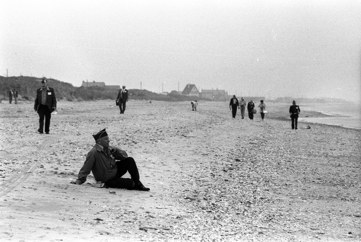 A vet sits on Omaha Beach, 35 years after D-Day : D-Day: the Men, the Beaches : David Burnett | Photographer