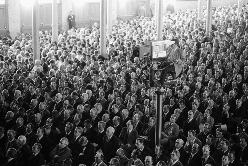 Members of the LDS church at the semi annual Conference, Salt Lake City 1979 : Too Close UMFA : David Burnett | Photographer