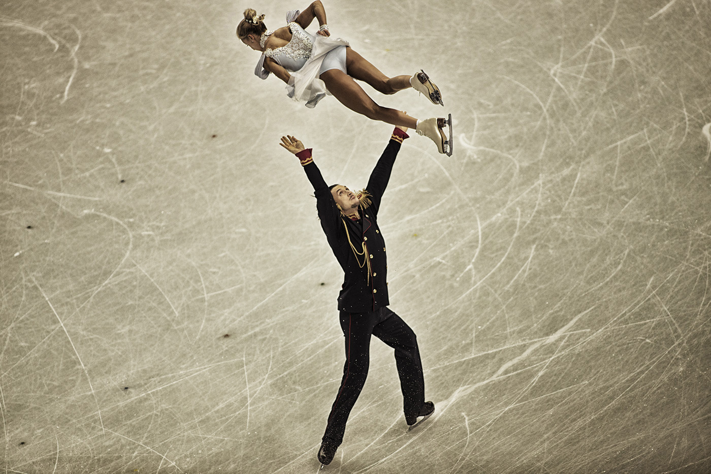 ...and winning the Gold. Tatyana Volosozhar and Maksim Trankov, Russia  ©2014 David Burnett/IOC : Sochi 2014 - the Winter Games : David Burnett | Photographer