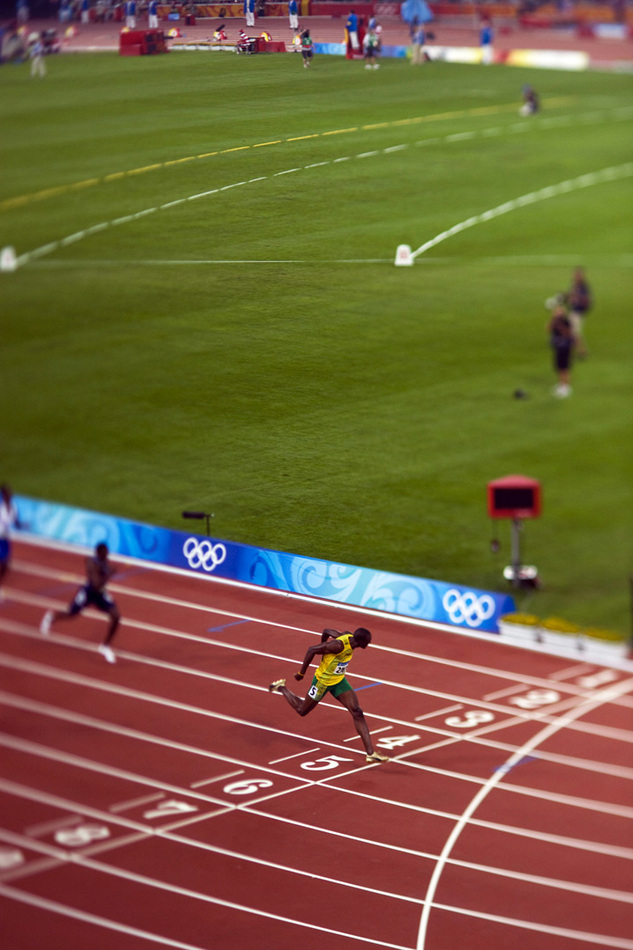 Usain Bolt, wins the 200m : Sport : David Burnett | Photographer