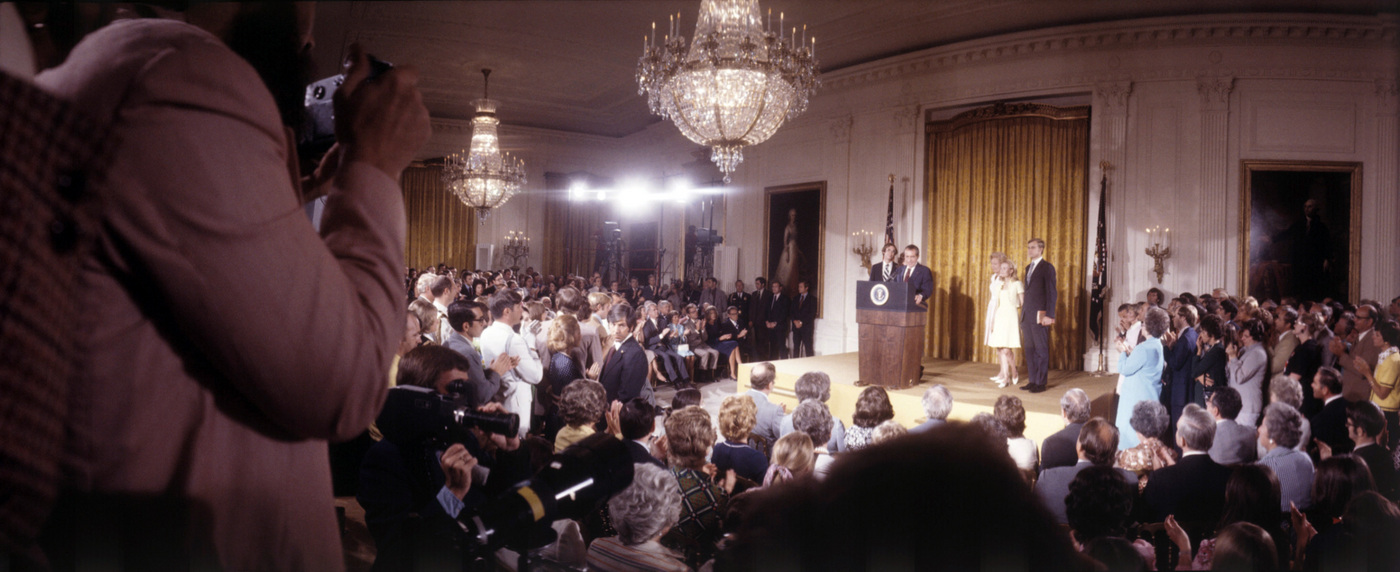 The resignation of President Richard Nixon, 1974 : Too Close UMFA : David Burnett | Photographer