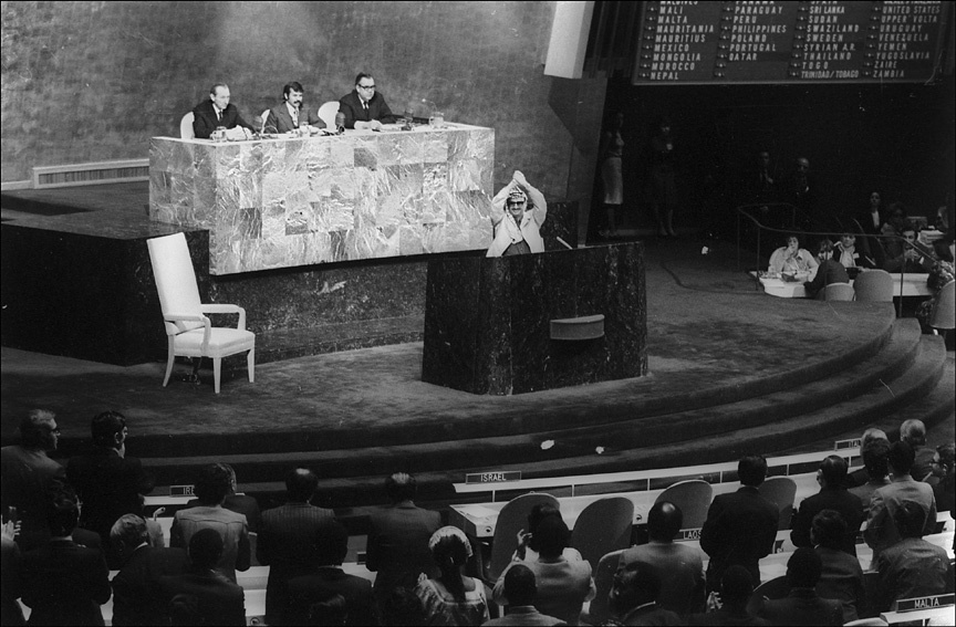 Palestinian leader Yassir Arafat, at the United Nations, 1975 : Too Close UMFA : David Burnett | Photographer
