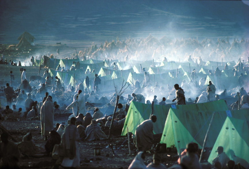Ethiopian refugees encamped in Mekele, during the famine of 1984 : Too Close UMFA : David Burnett | Photographer