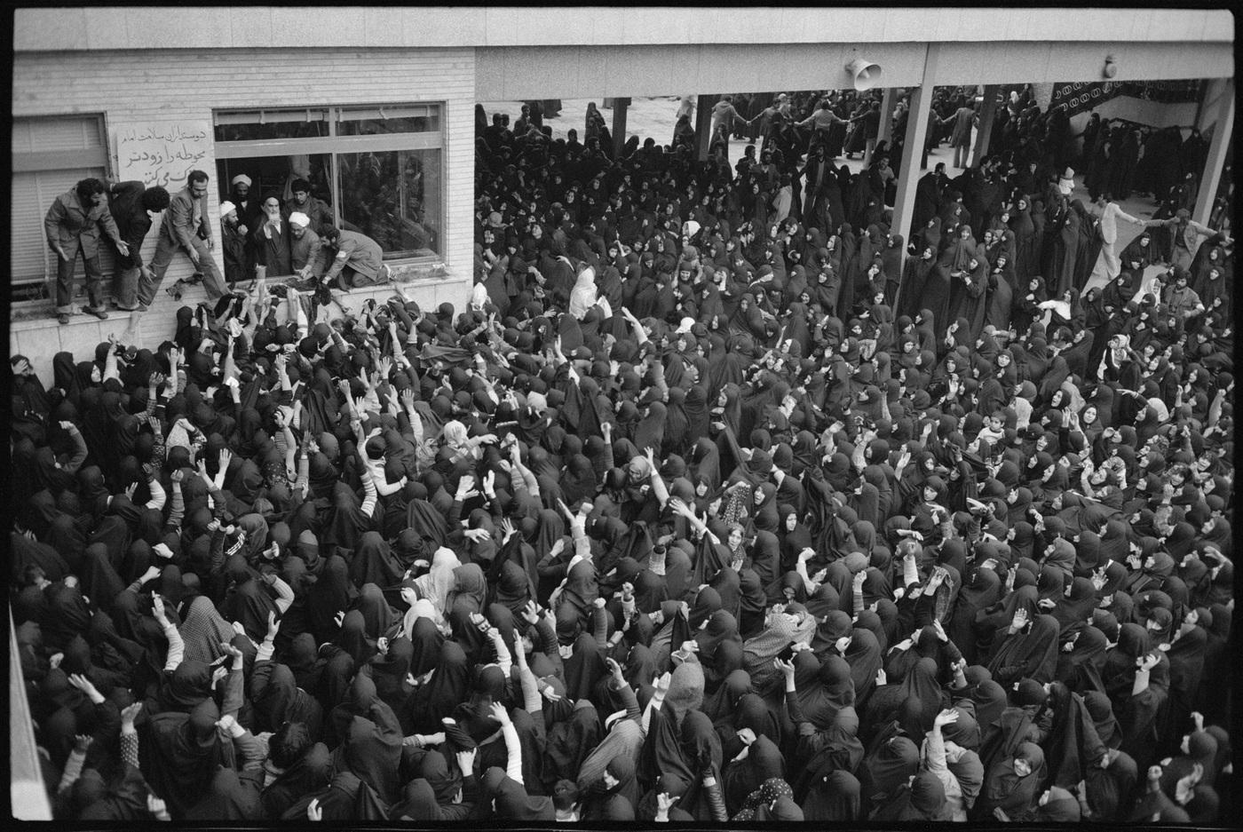 Crowds gather to cheer the return of Ayatollah Khomeini, Tehran 1979 : Too Close! : David Burnett | Photographer
