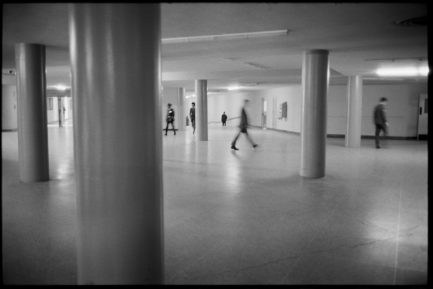 The Pentagon (Wash DC) basement 1976 : Too Close! : David Burnett | Photographer