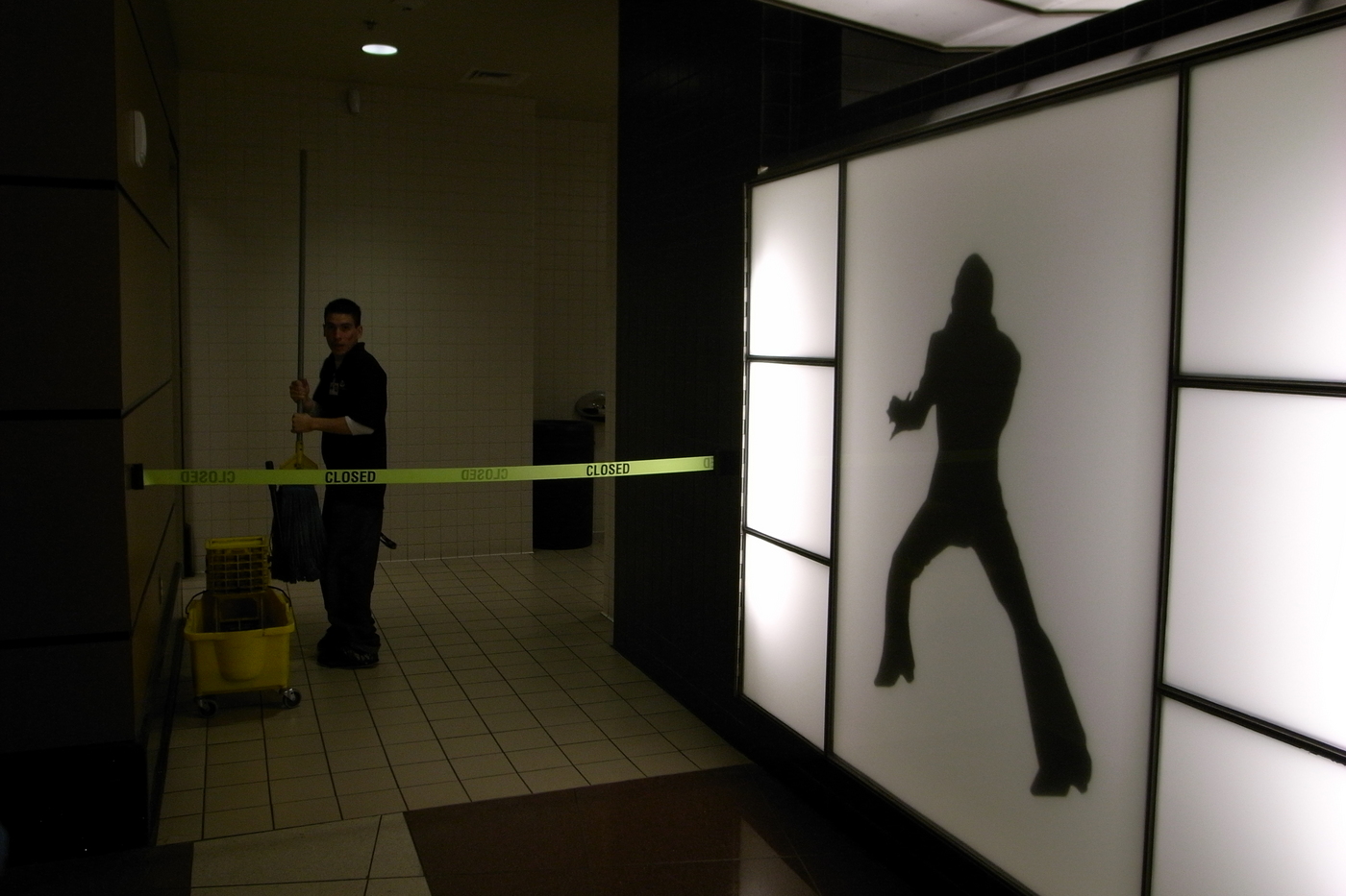 Las Vegas - the Men's Room: Elvis has NOT left the building