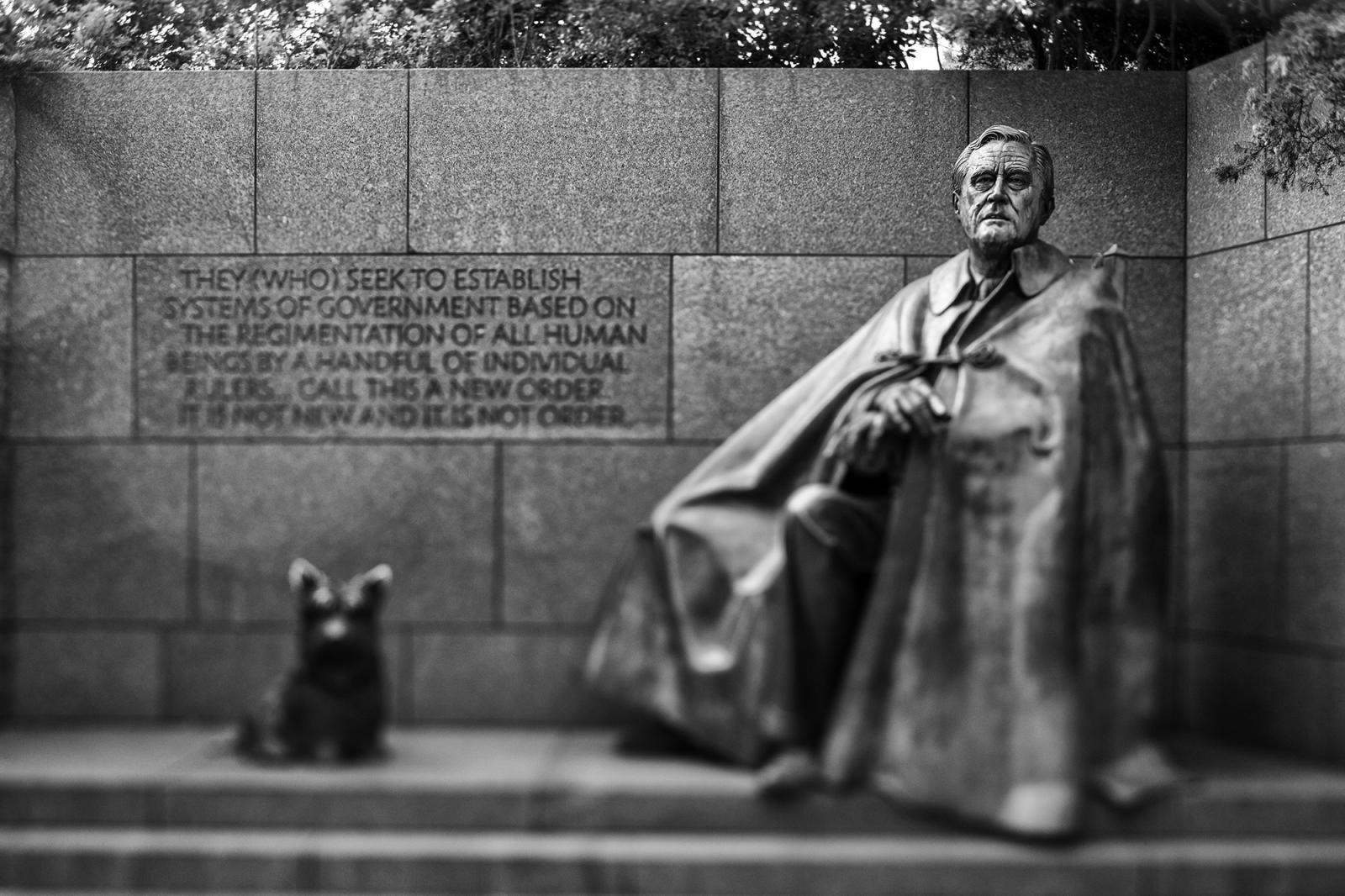 A bronze cast of Franklin D Roosevelt : The National MALL : David Burnett | Photographer