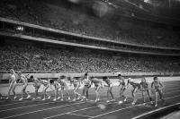 Start of Womens 5k: Each runner has her own Style at the start - ©2025 David Burnett.<br/>All rights reserved.