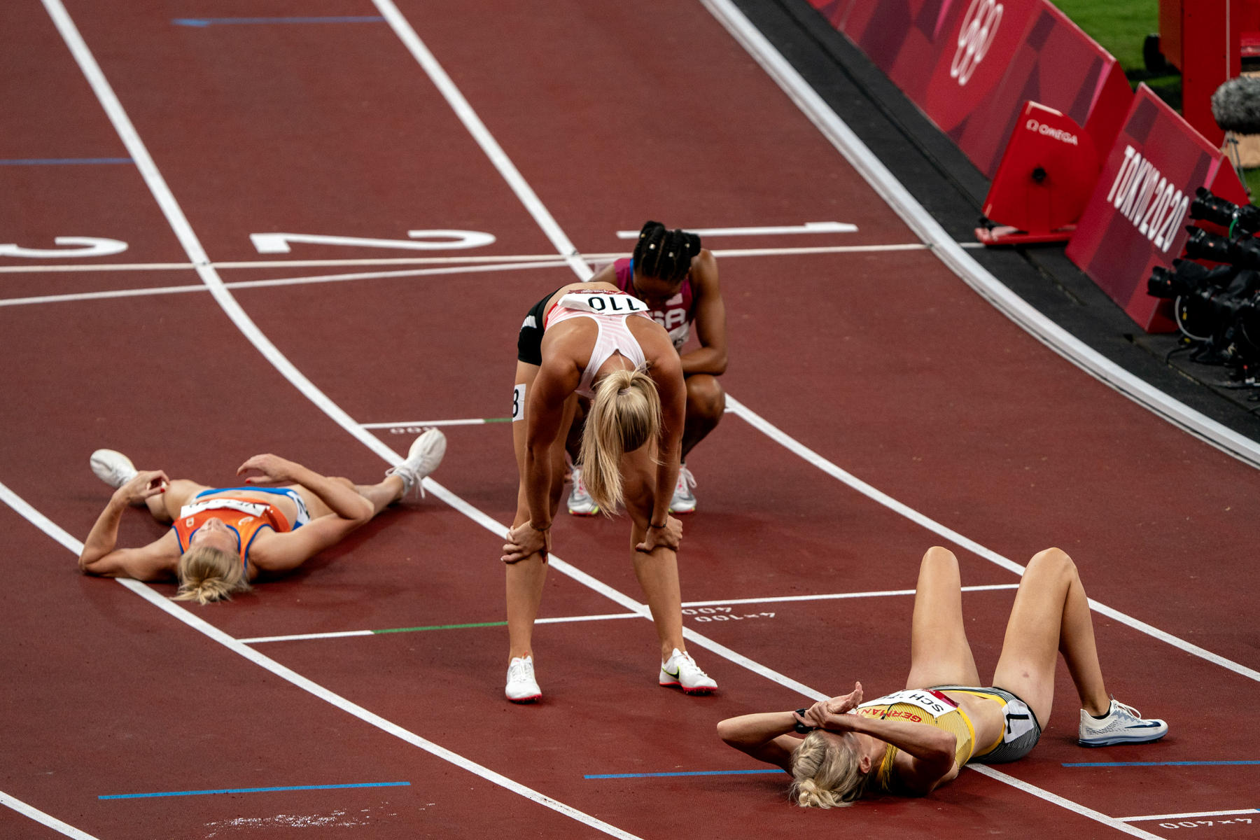 End of the 1500m : Tokyo 2020 Games : David Burnett | Photographer