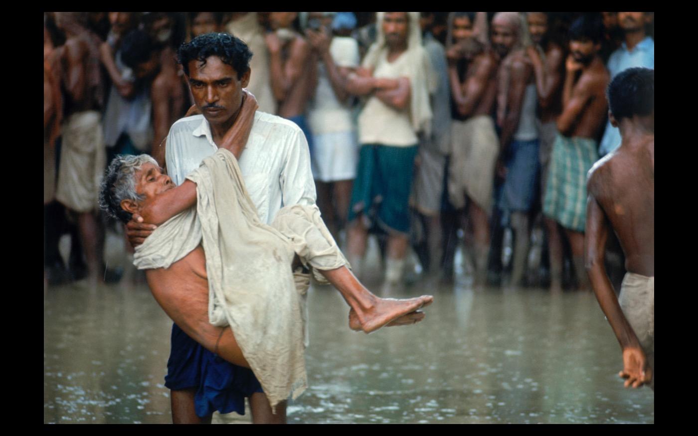 Caring for an elderly woman among the Bengali refugees, in a West Bengal camp near Calcutta  1971 : Looking Back: 60 Years of Photographs : David Burnett | Photographer