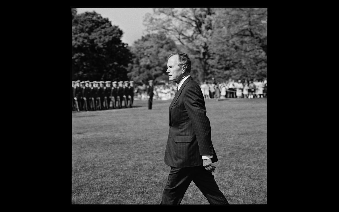President George H W Bush at the Whtie House 1990 : Looking Back: 60 Years of Photographs : David Burnett | Photographer