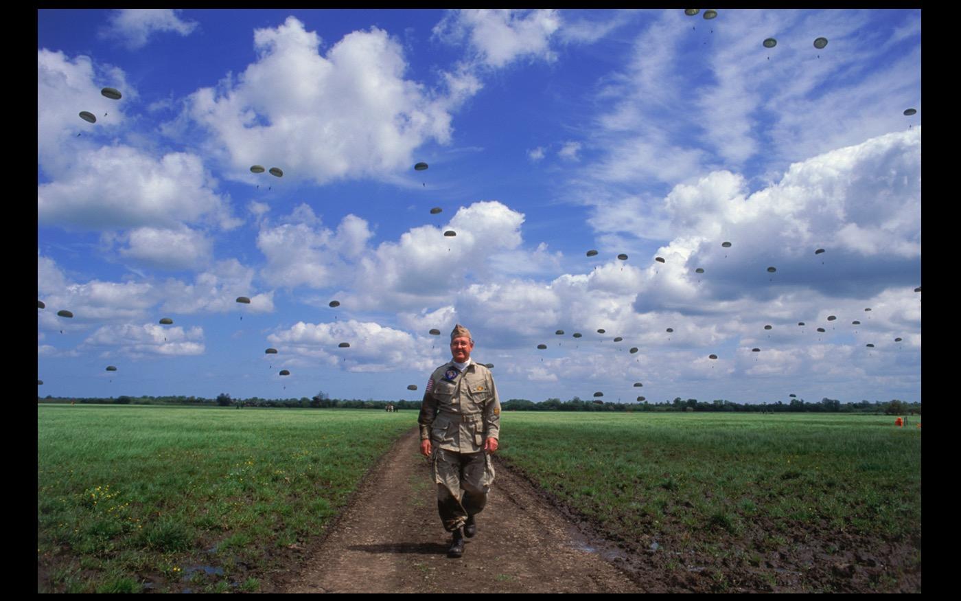 The 50th Anniversary of the D-Day landings: Bob Williams, had jumped into Ste Mere Eglise in 1944, and jumped again in 1994 : Looking Back: 60 Years of Photographs : David Burnett | Photographer