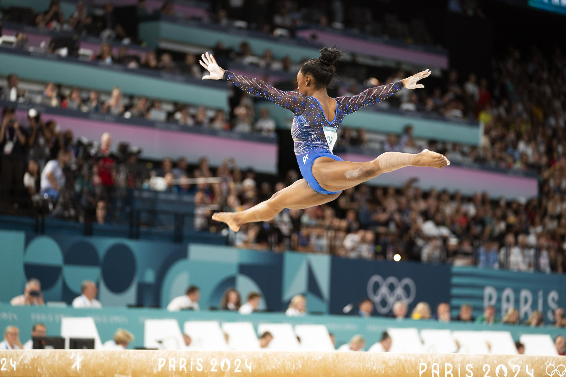 Flying over the matt : Paris 2024 Summer Games : David Burnett | Photographer
