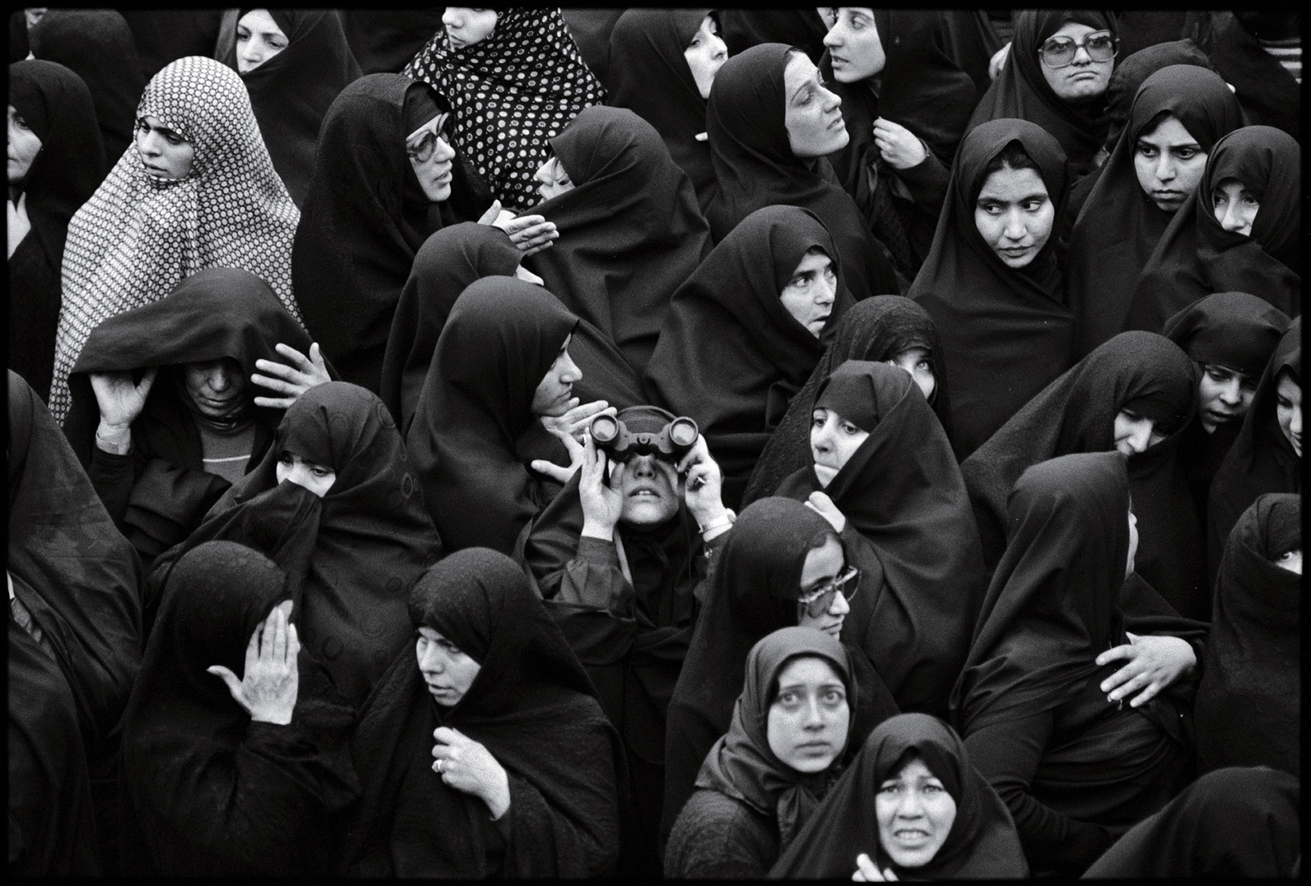  : 44 Days: the Iranian Revolution : David Burnett | Photographer