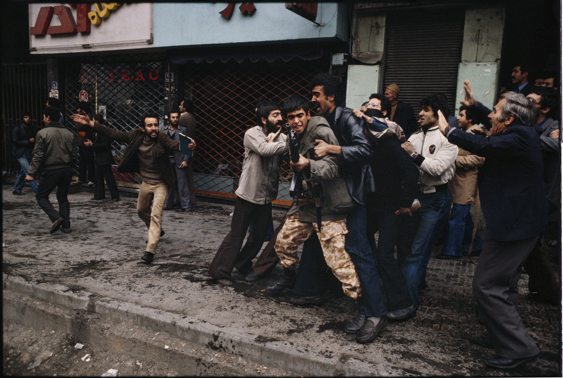 44 Days: the Iranian Revolution | David Burnett | Photographer1905 x 1280