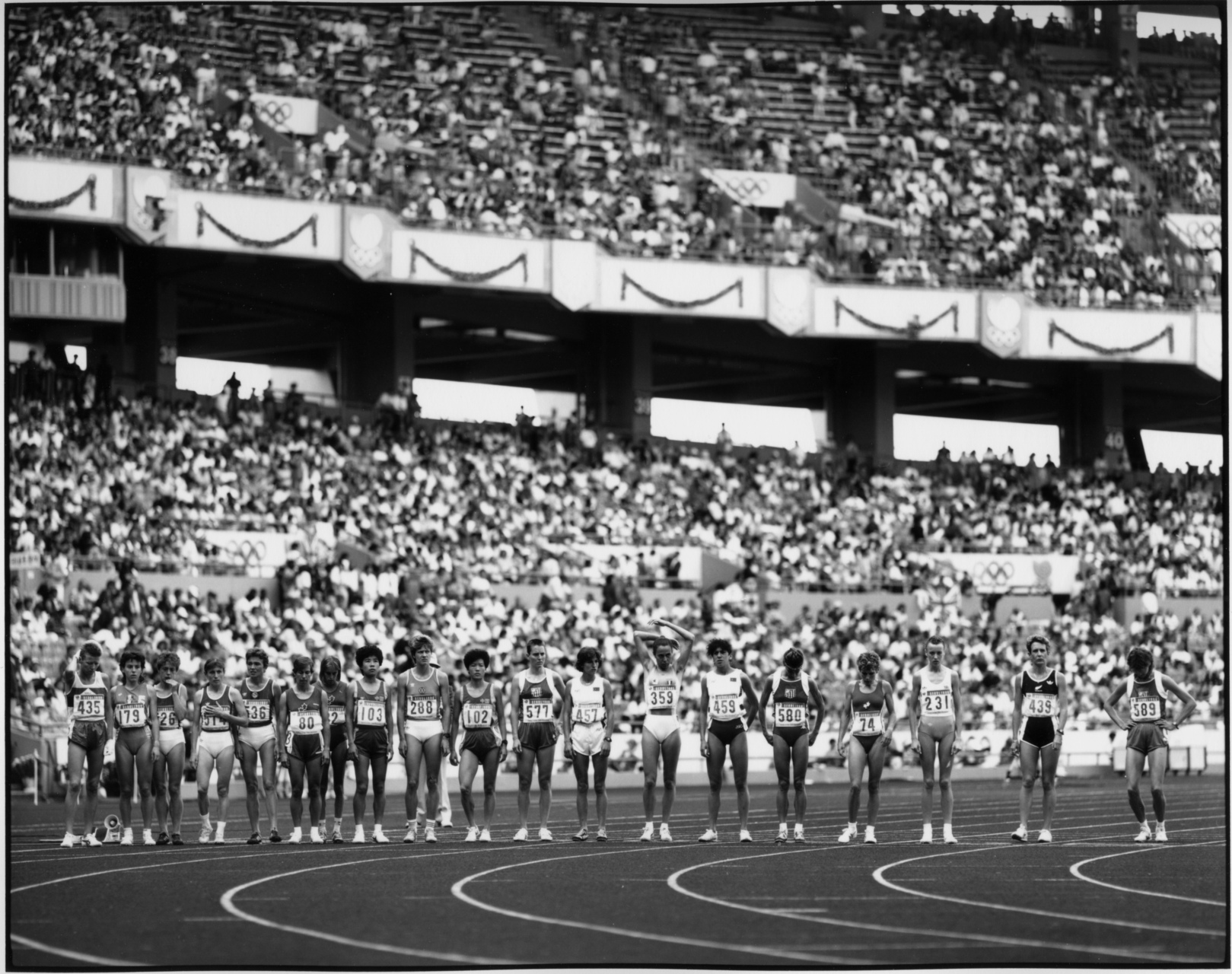 The start of W 800m: Seoul, 88